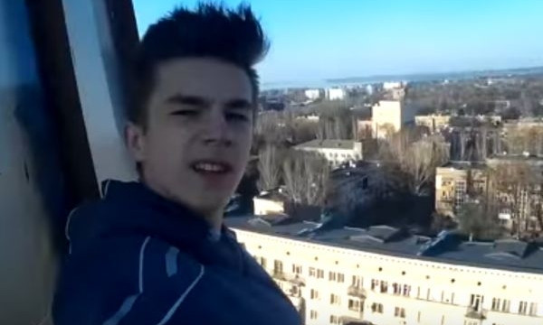 Опасное селфи: Как рискует молодежь, фотографируясь на крыше
