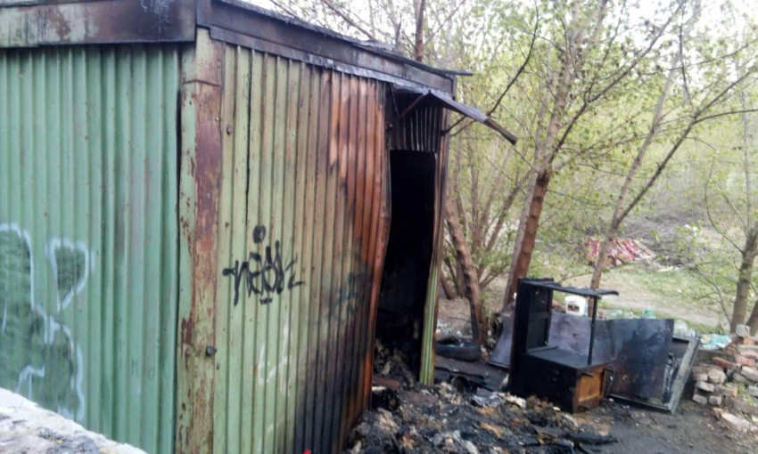 В Запорожье в строительном вагончике заживо сгорели люди (ФОТО)