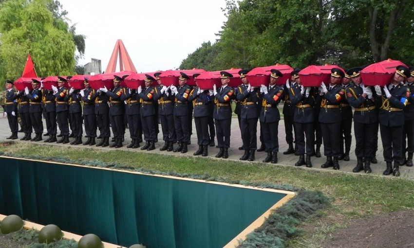 В Кишиневе перезахоронили останки бойцов, среди которых - и запорожцы (СПИСОК)