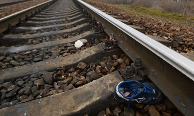 В поселке под Запорожьем ребенок трагически погиб под поездом