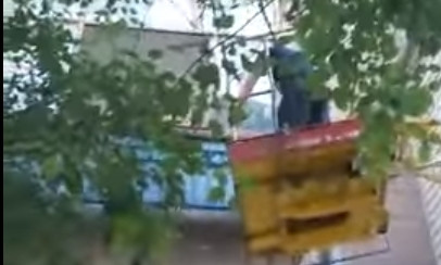 В Запорожье пенсионерка чуть не спрыгнула с балкона
