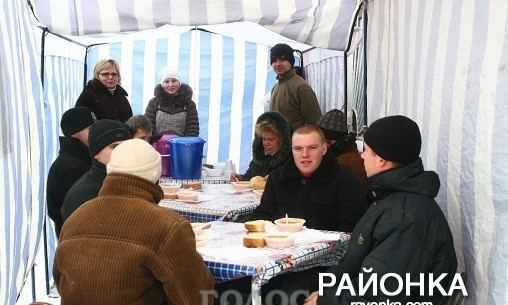 Рацион запорожского бездомного — борщ, гречка и сосиски