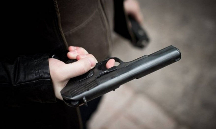 В Запорожье была задержана полицией вооруженная женщина