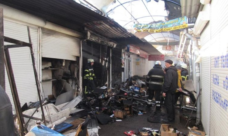 В Запорожье произошел масштабный пожар на центральном рынке (ФОТО)