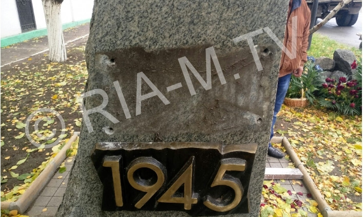 В Запорожской области с памятника советским солдатам сорвали надпись