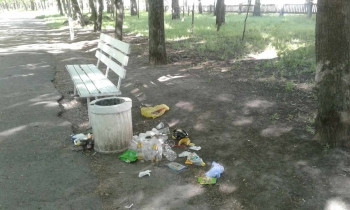 Жители Запорожской области изрядно насвинячили в городском парке (ФОТО)