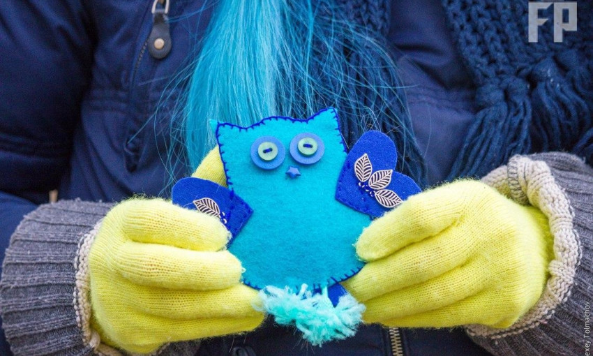 Запорожская зоозащитница шьет игрушки из фетра ради спасения онкобольной подруги