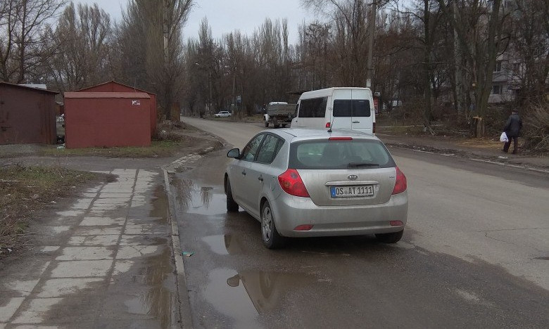 Фотофакт: Запорожцев возмутила парковка в Шевченковском микрорайоне