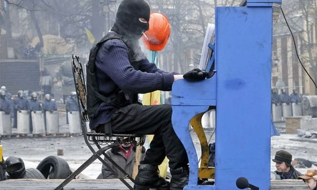 В Запорожье выступил известный уличный музыкант Piano Extremist (ВИДЕО)