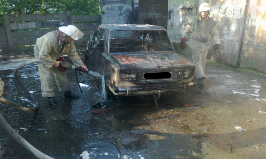 В Запорожской области полностью сгорел ВАЗ (ФОТО)
