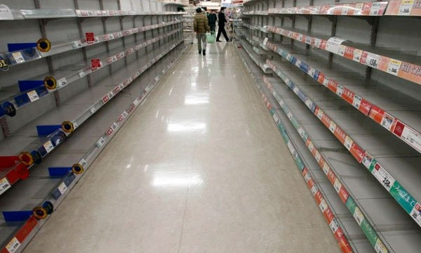 Фотофакт: Запорожцы оставили после себя пустые полки в супермаркете