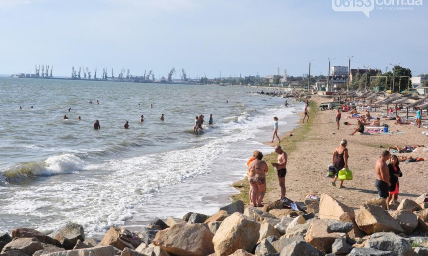 Смотрите: Что сейчас происходит на пляжах Бердянска (ФОТО)