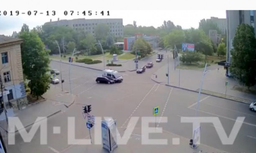 В Запорожской области в аварию попал автомобиль медиков (ВИДЕО)