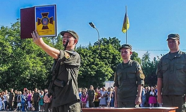 В Запорожье нацгвардейцы присягнули на верность украинскому народу