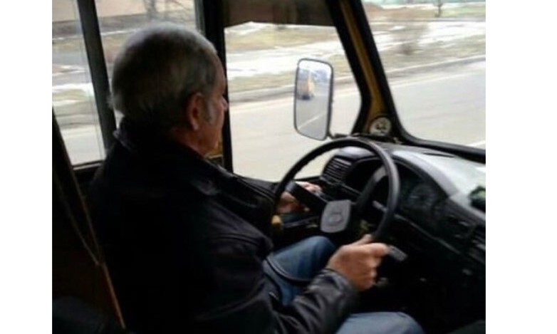 Запорожский водитель "дал газу", когда увидел, что в автобус идет старушка (ФОТО)