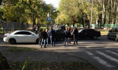 В Запорожье столкнулись три автомобиля