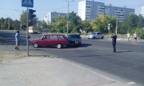 Фотофакт: В Запорожье не поделили дорогу два "ВАЗа"