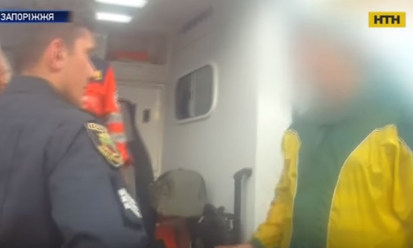В сети появилось видео нападения на медиков "скорой" в Запорожье