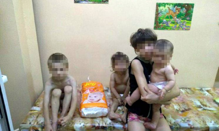 Полицейских шокировали условия, в которых находились обессиленные дети (ФОТО)