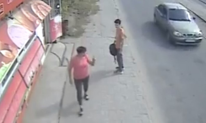 Все не так однозначно: В сети появилось видео конфликта подростка и продавца в Запорожье