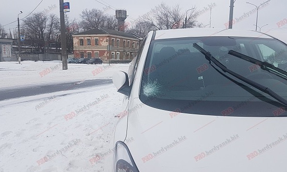 "Hyundai" сбил женщину на пешеходном переходе (ФОТО, ВИДЕО)
