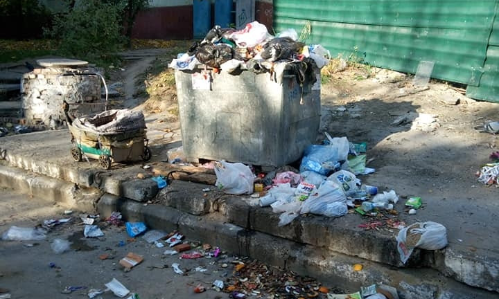 В Запорожье не вывозят мусор (ФОТОФАКТ)