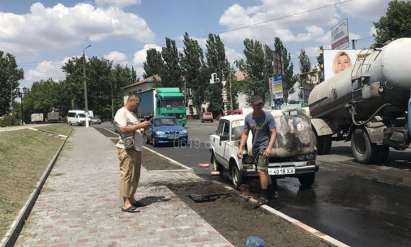 В Запорожской области на ходу загорелось авто (ФОТО, ВИДЕО)