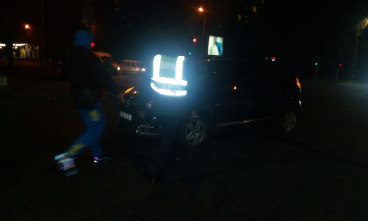В Запорожье на пешеходном переходе иномарка сбила пешехода (ФОТО)