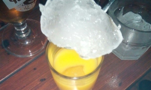 В запорожском кафе лёд подают не кубиками, а глыбами
