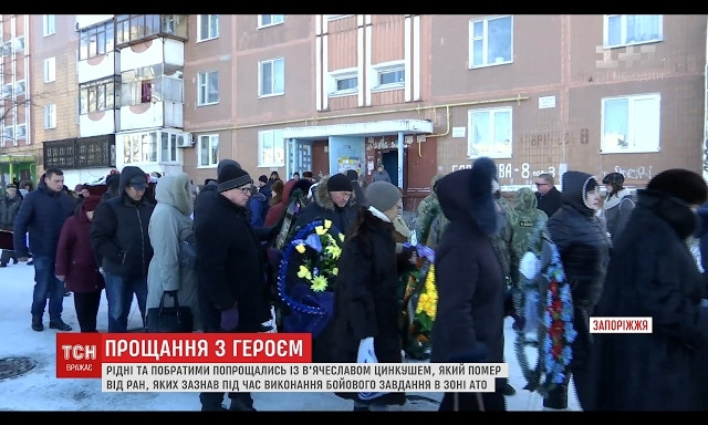 В сети появилось видео похорон запорожского героя