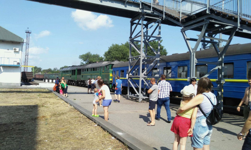 В Запорожской области с рельсов сошел маневровый локомотив