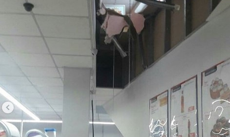 В запорожском супермаркете под вором, который пытался скрыться, рухнул пол (ФОТО)