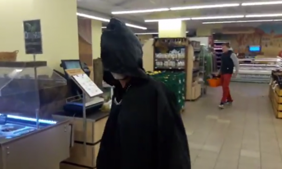В запорожский супермаркет зашла "смерть"