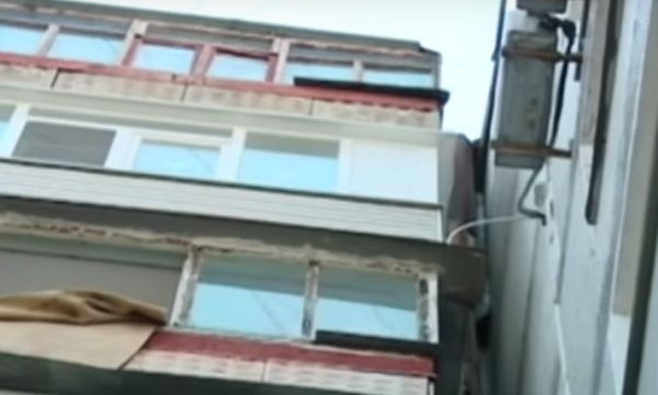 В Запорожье накренился еще один дом - на ребенка рухнул шкаф (ВИДЕО)