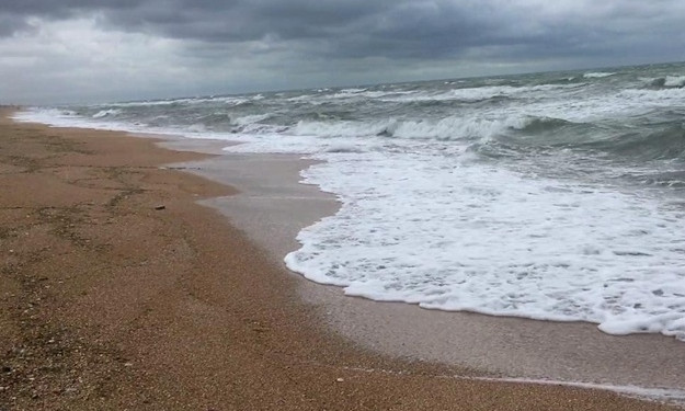 На запорожском курорте море поглотило пляжи (ВИДЕО)