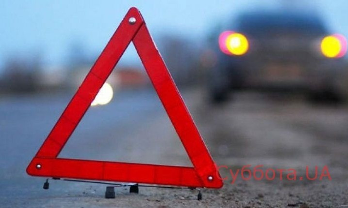 Возле остановки "Гагарина" ДТП: Автомобиль выскочил на бордюр (ФОТО)