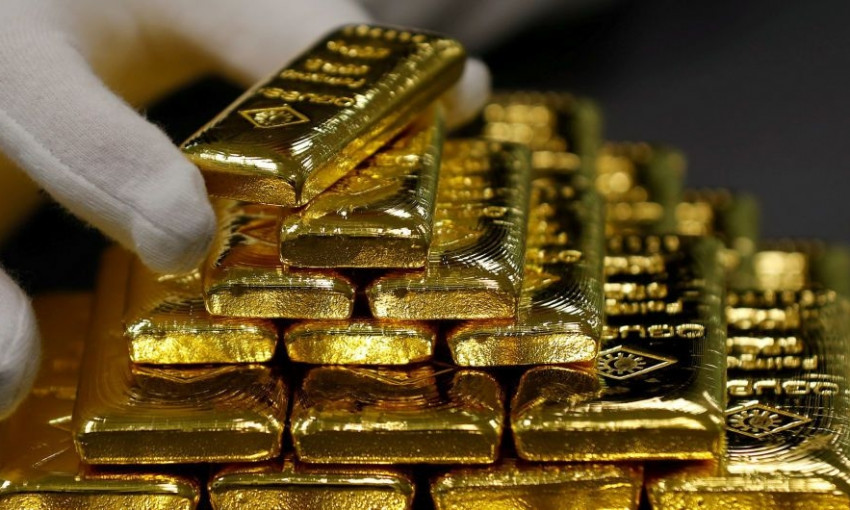 В запорожском аэропорту пассажир прятала золото в нижнее белье (ФОТО)