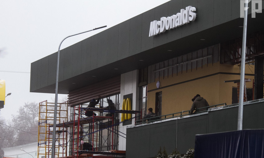 Запорожский "McDonalds" почти готов встречать гостей