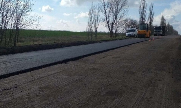 В области ремонтируют дороги по направлению к запорожским курортам (ФОТО)