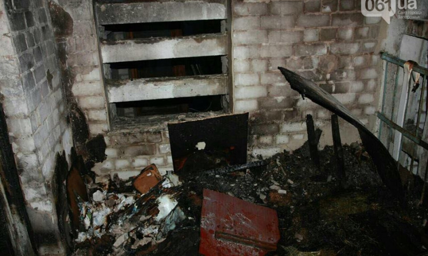 Жильцы многоэтажки в Запорожье от пожара спасались на крыше (ФОТО)