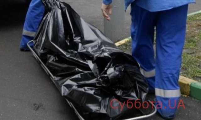 Жительница Запорожья обнаружила в подъезде мёртвого мужа