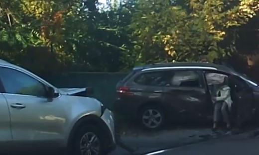 В Запорожье водитель на "Киа", убегая от полицейских, протаранил "Пежо" (ФОТО, ВИДЕО)