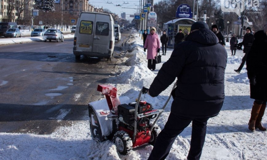 Появилось видео испытания снегокосилки в Запорожье