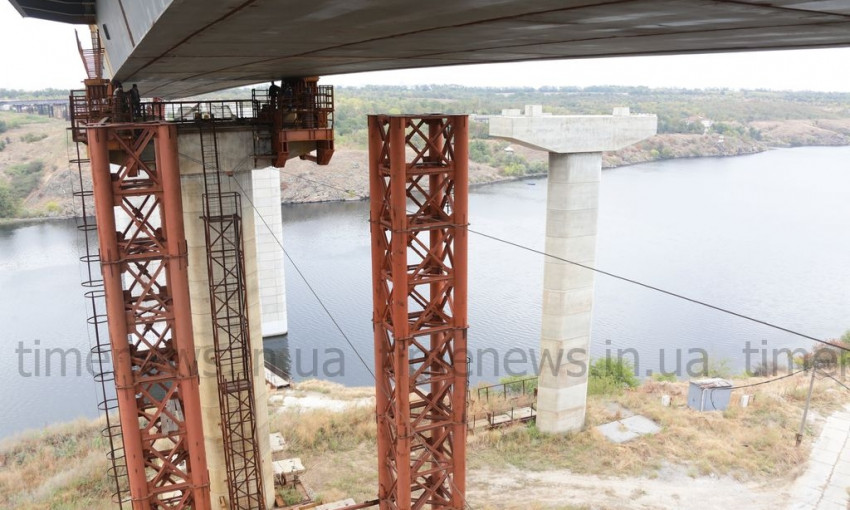 В Запорожье снова строят мосты