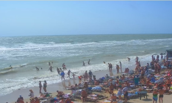 Что сегодня происходит на пляжах известного курорта (ФОТО)