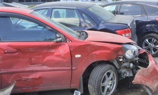 В Запорожье "Hyundai" протаранил три авто