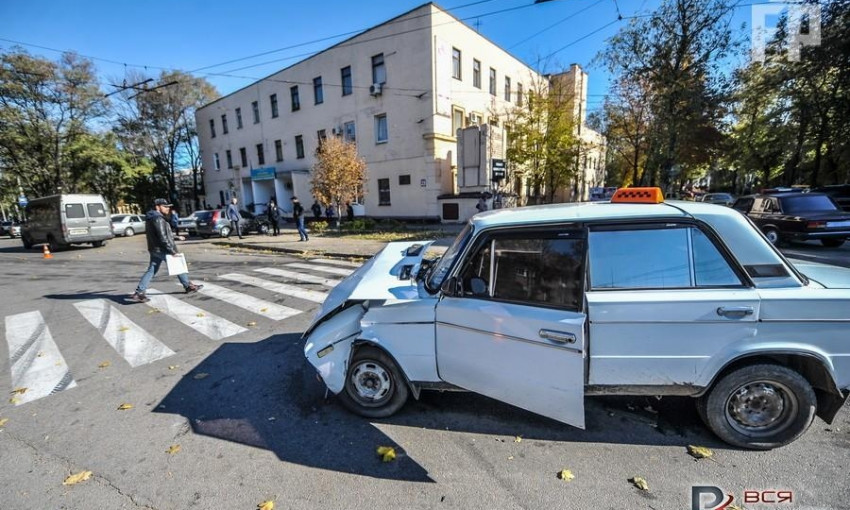 На бульваре Шевченко такси врезалось в маршрутку