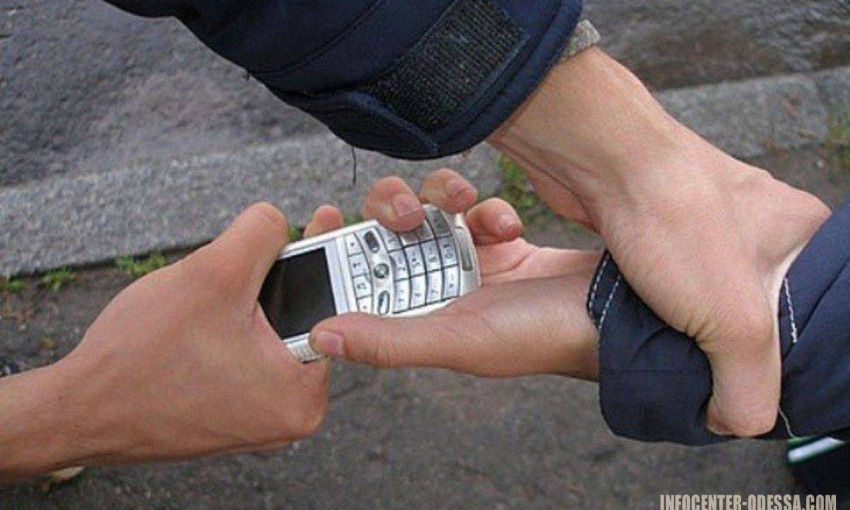 В Запорожье нашли "гопника", который отбирал телефоны у детей