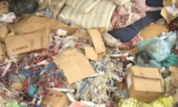 Жители Запорожья жалуются на стихийную свалку около больницы