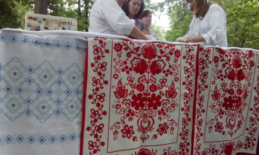 В Запорожье прошел странствующий фестиваль «З країни в Україну»
